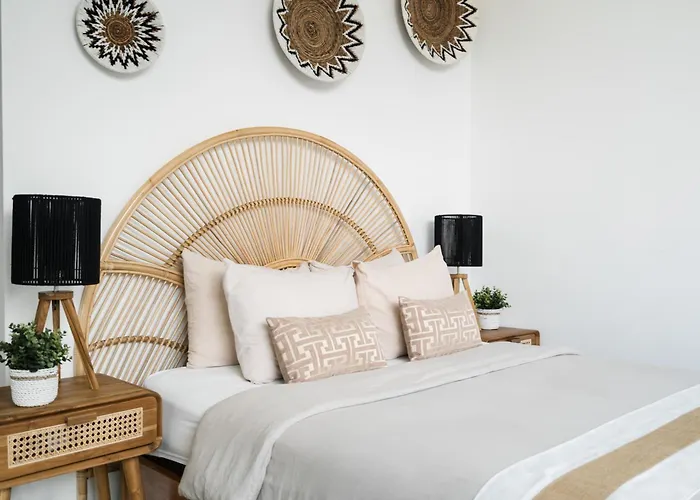 Reif 2 Canggu, Luxury Poolvilla, 2 Bedrooms, 100m2, Near Beach, & Quiet Location